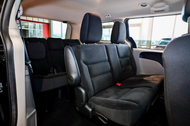 Used 2019 Dodge Grand Caravan SE w/ UConnect Hands-Free Group image 22