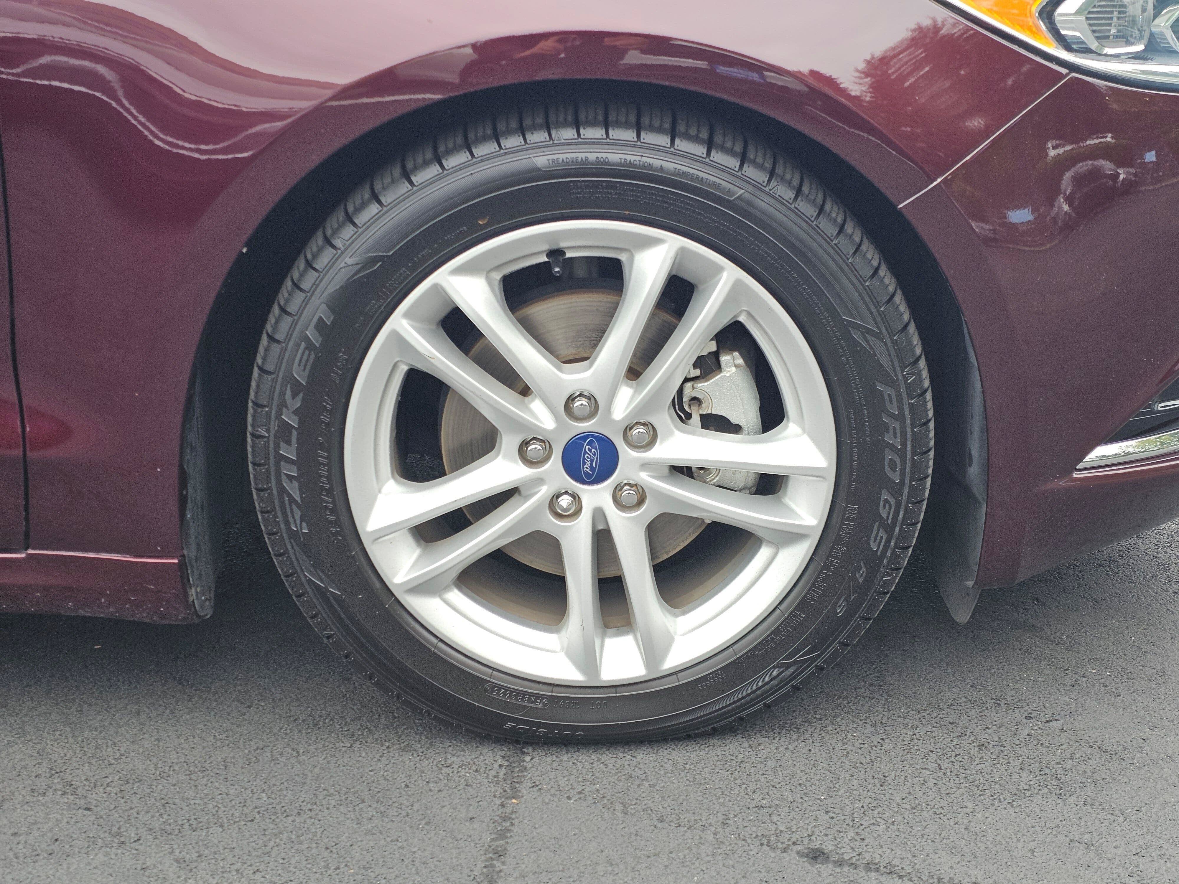 Used 2018 Ford Fusion SE w/ Fusion SE Technology Package FWD image 9