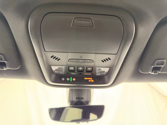 Used 2023 Buick Enclave Avenir w/ Avenir Technology Package AWD/4WD image 44