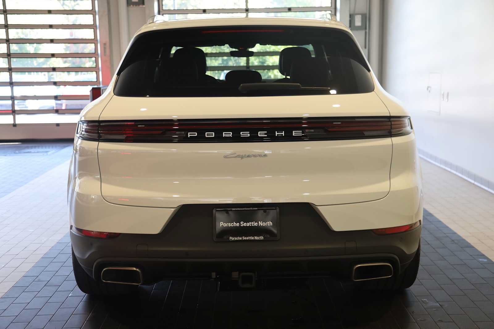 Used 2025 Porsche Cayenne AWD/4WD image 6