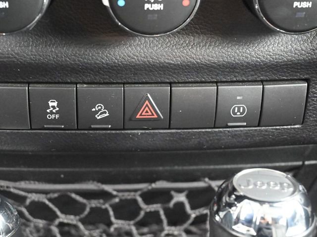 Used 2016 Jeep Wrangler Unlimited Sahara w/ Connectivity Group image 23