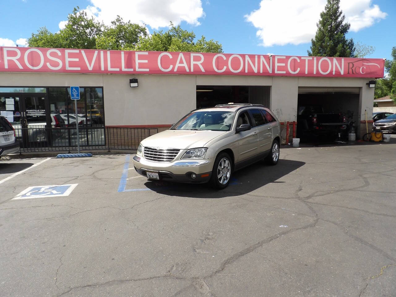 Used 2005 Chrysler Pacifica Touring AWD/4WD image 1