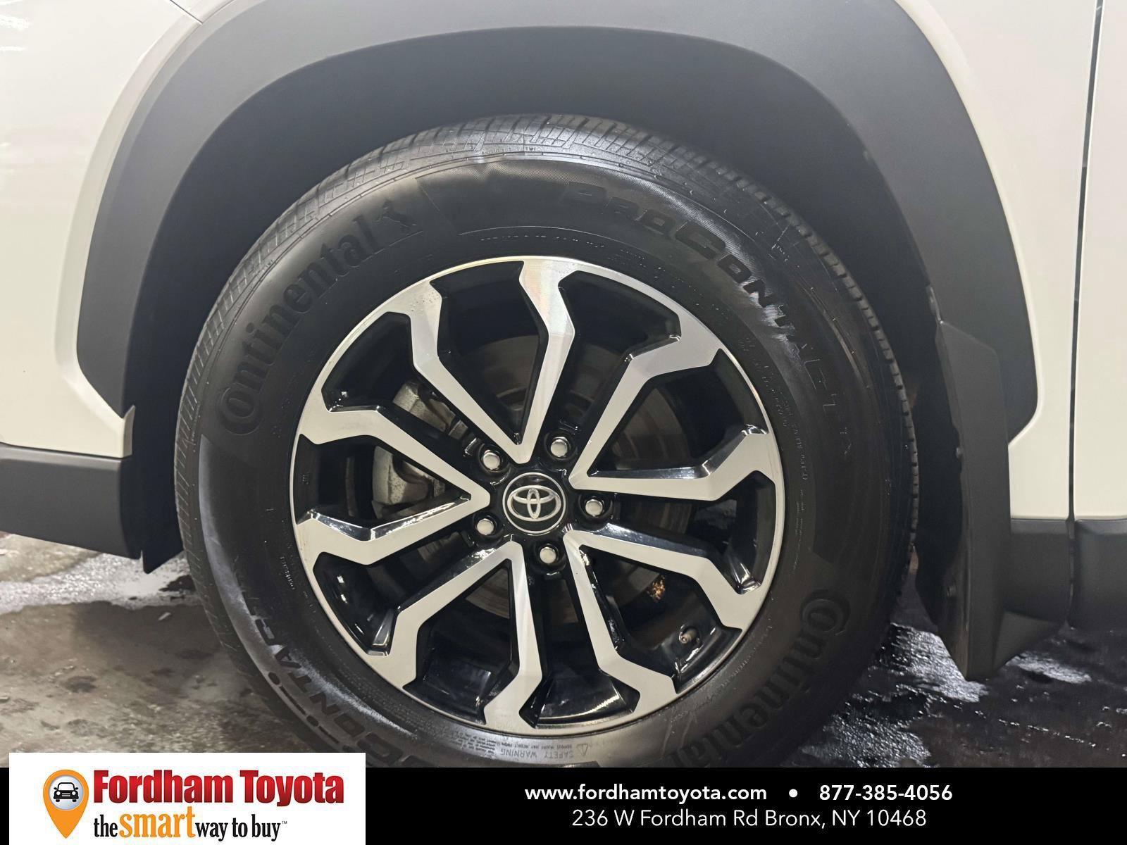 Used 2024 Toyota Corolla Cross AWD Hybrid image 9