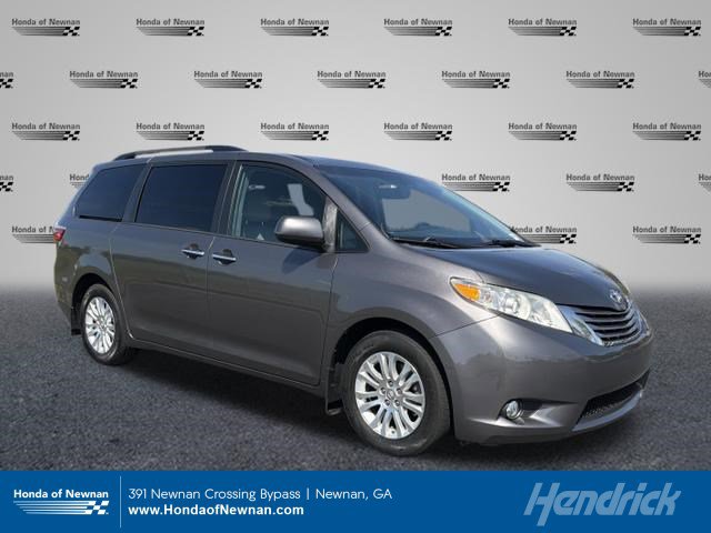 Used 2017 Toyota Sienna XLE image 1