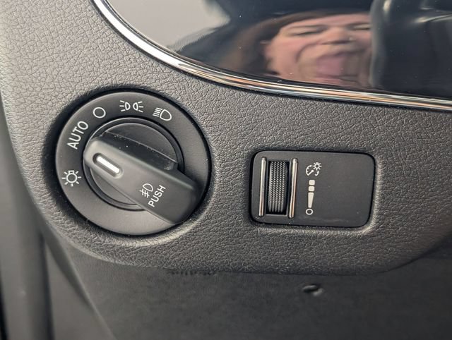 Used 2020 Dodge Grand Caravan SE FWD image 14