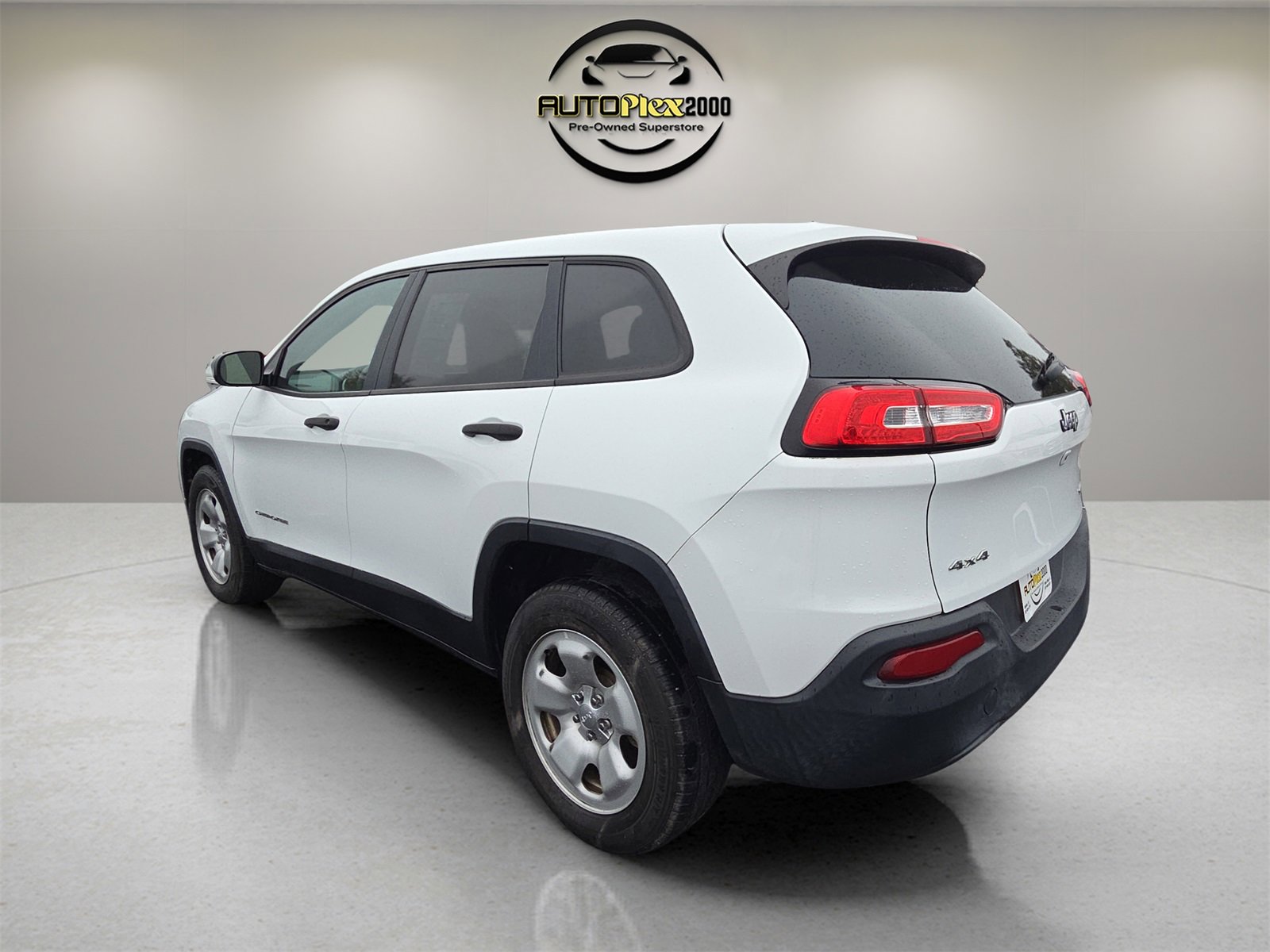 Used 2016 Jeep Cherokee Sport image 5