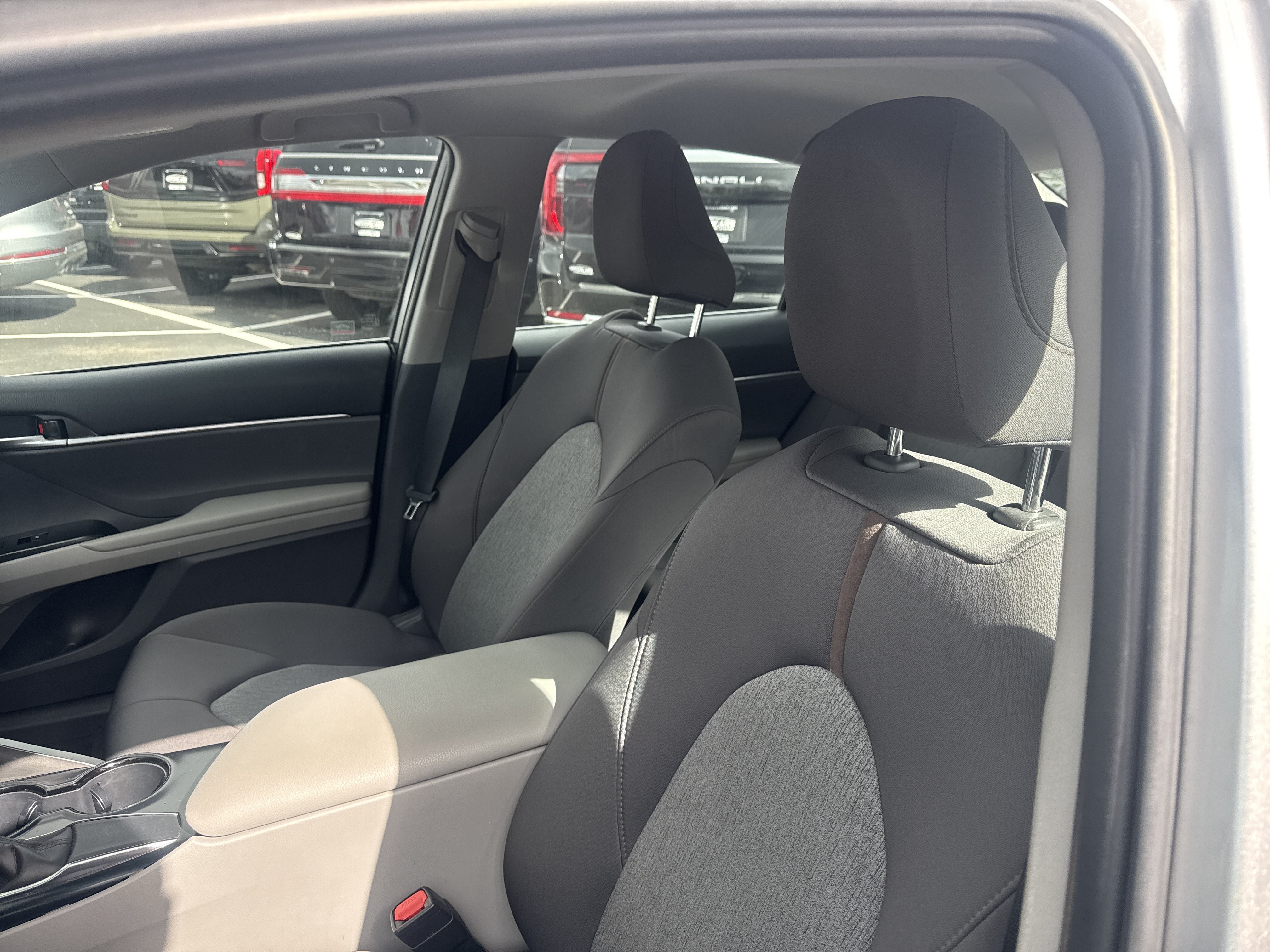 Used 2018 Toyota Camry LE FWD image 6