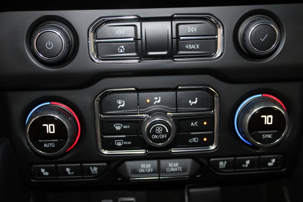 Used 2024 Chevrolet Suburban Premier AWD/4WD image 53