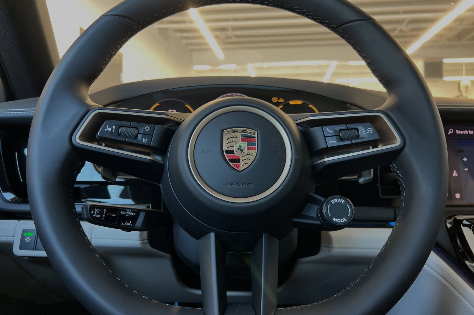 Used 2024 Porsche Panamera 4 image 30