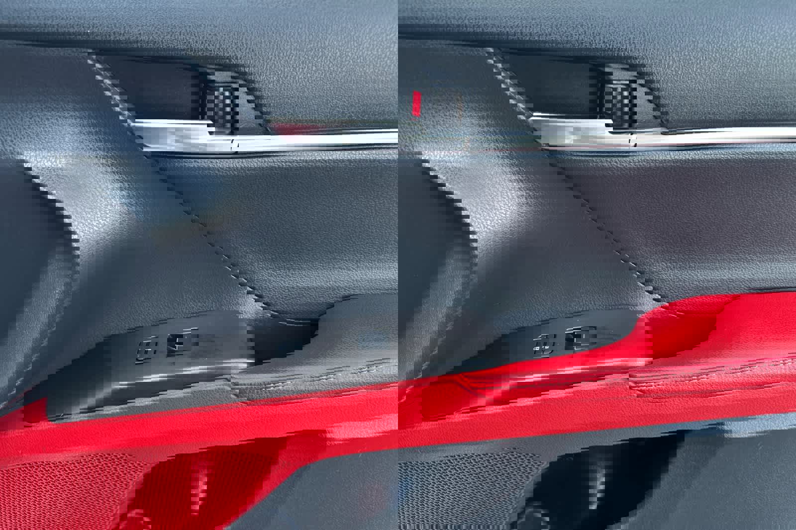 Used 2022 Toyota Camry XSE image 18