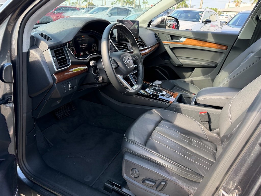Used 2022 Audi Q5 2.0T Premium Plus w/ Premium Plus Package AWD/4WD image 12