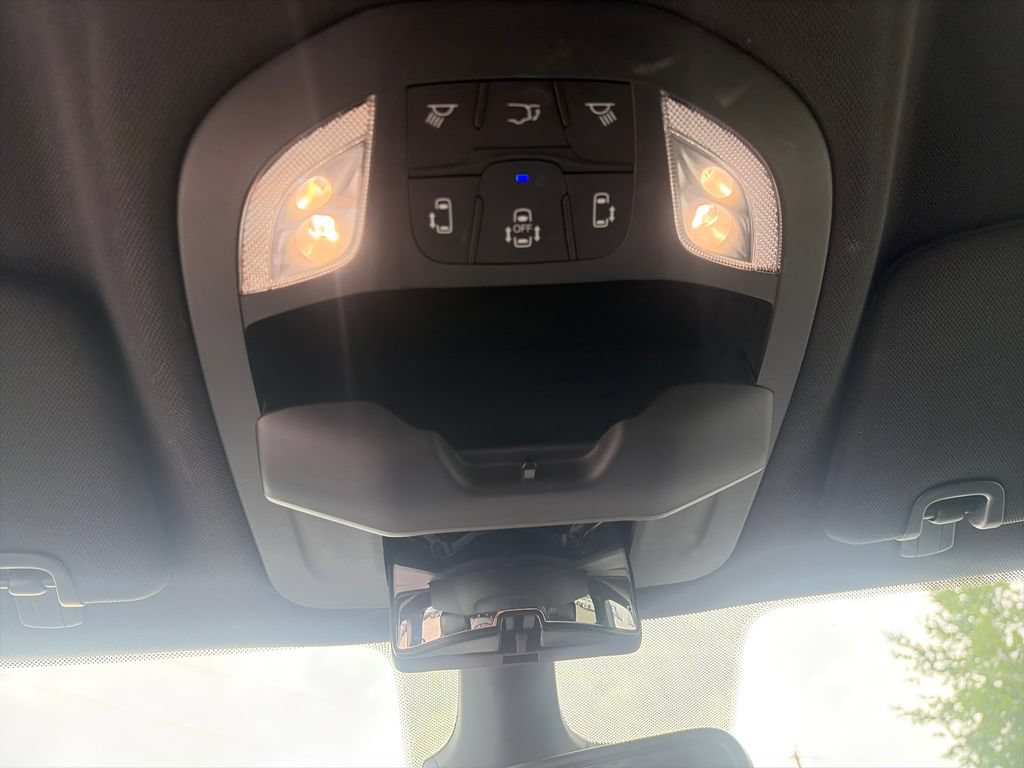 Used 2025 Chrysler Pacifica Select FWD image 36