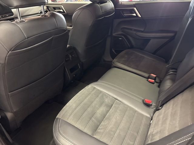 Used 2025 Mitsubishi Outlander SE FWD image 25