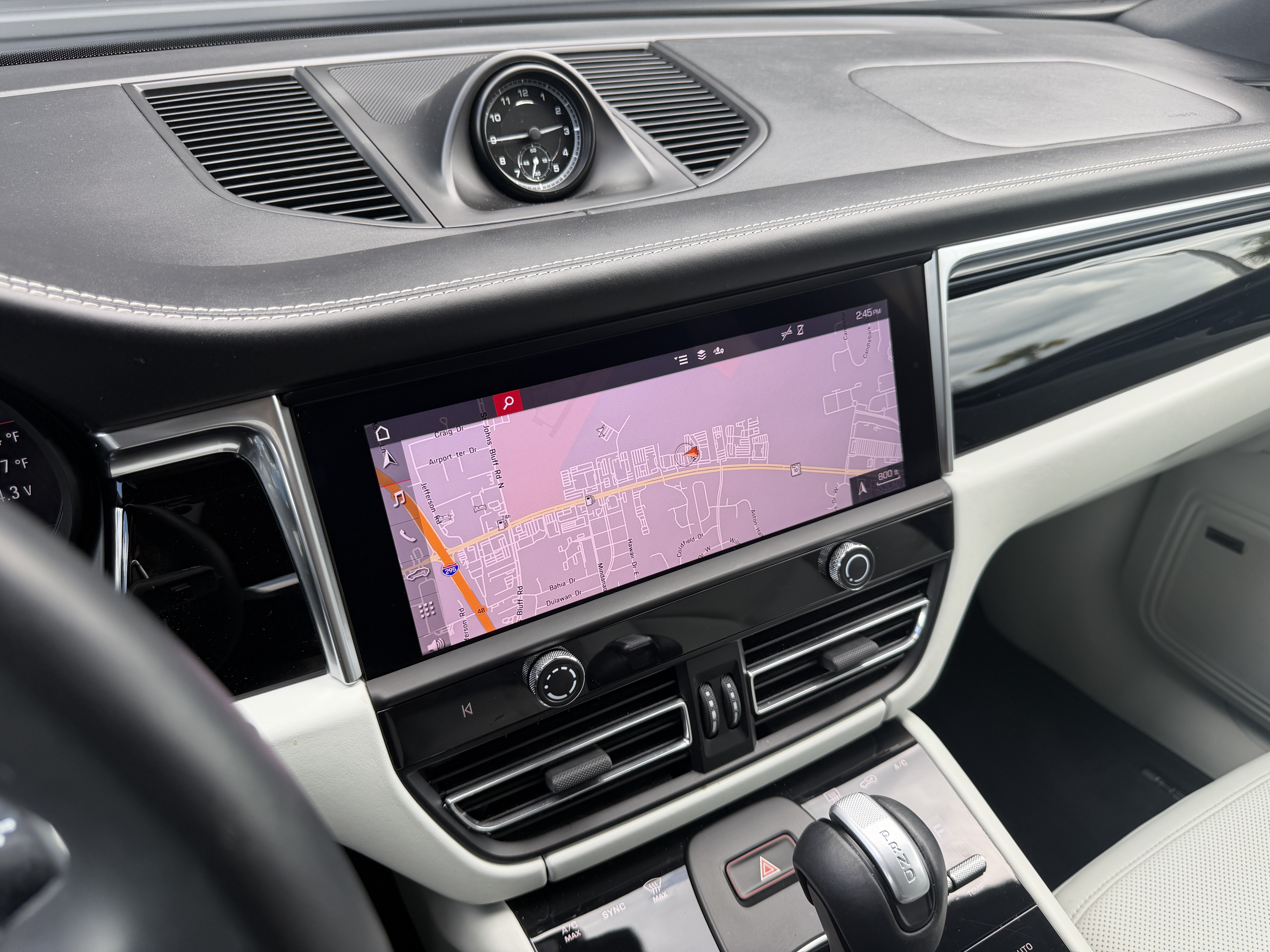 Certified 2024 Porsche Macan AWD/4WD image 30