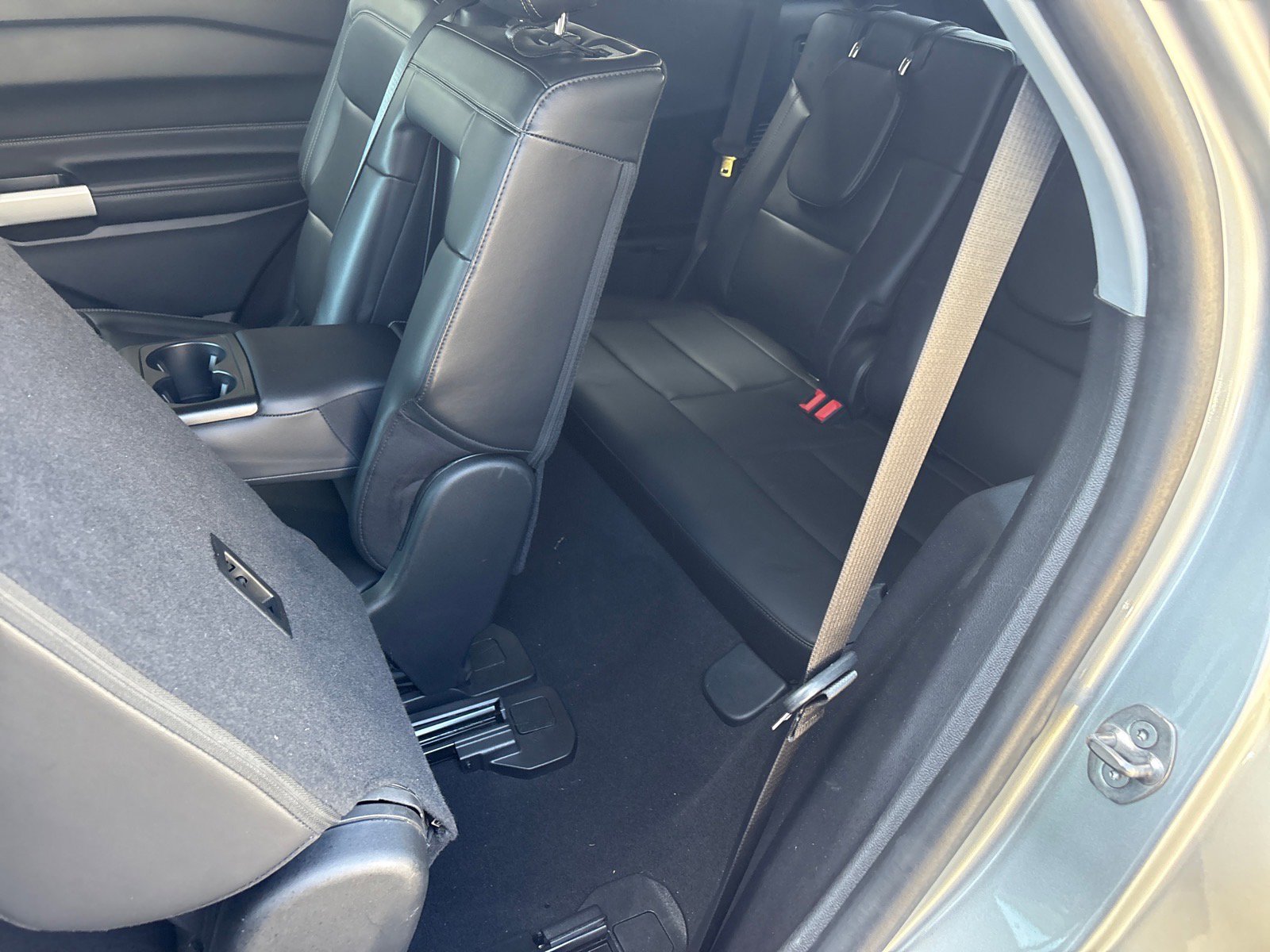 Used 2022 Ford Explorer XLT w/ Equipment Group 202A image 38