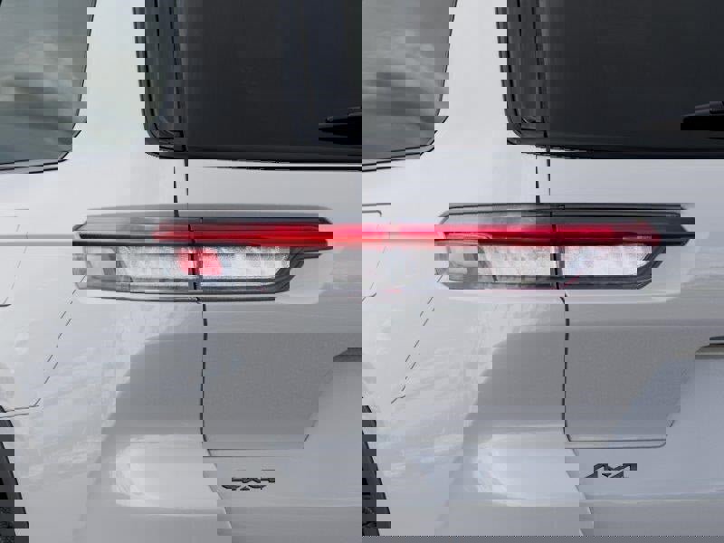 New 2025 Jeep Grand Cherokee L Limited w/ Black Appearance Package image 9