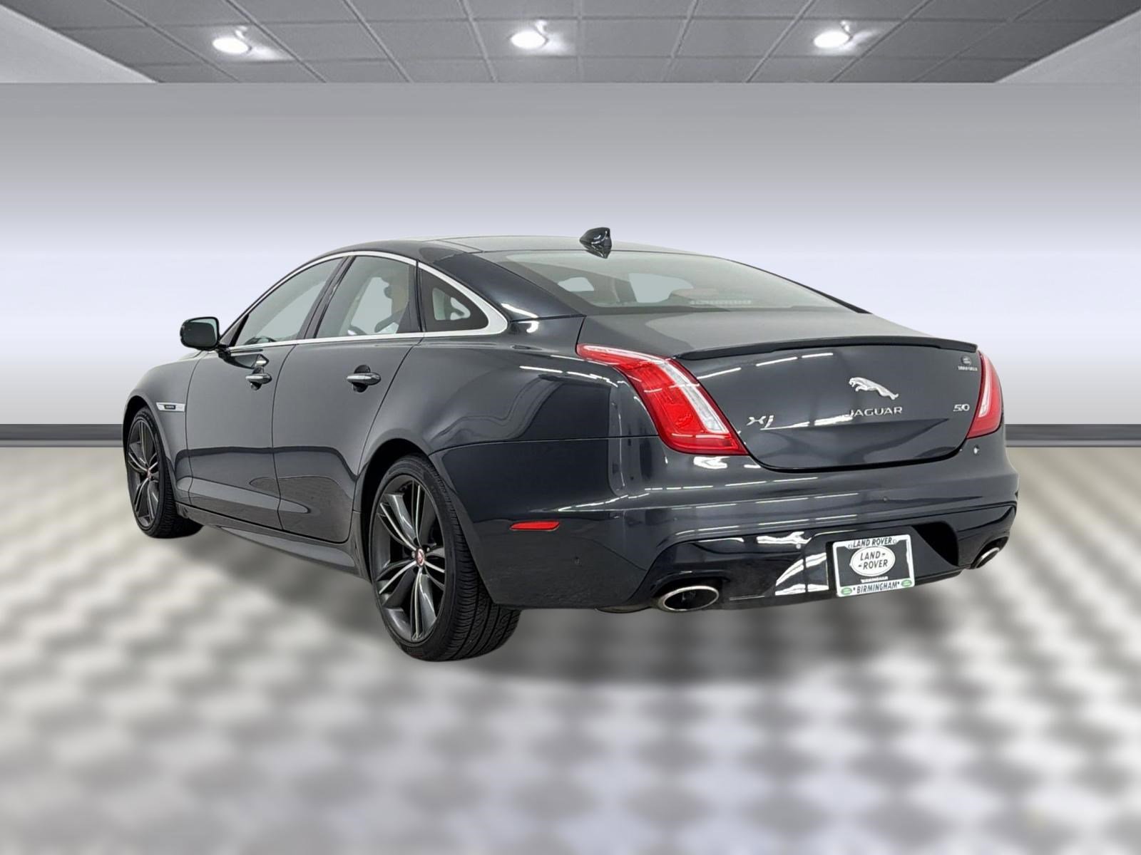 Used 2019 Jaguar XJ Supercharged image 3
