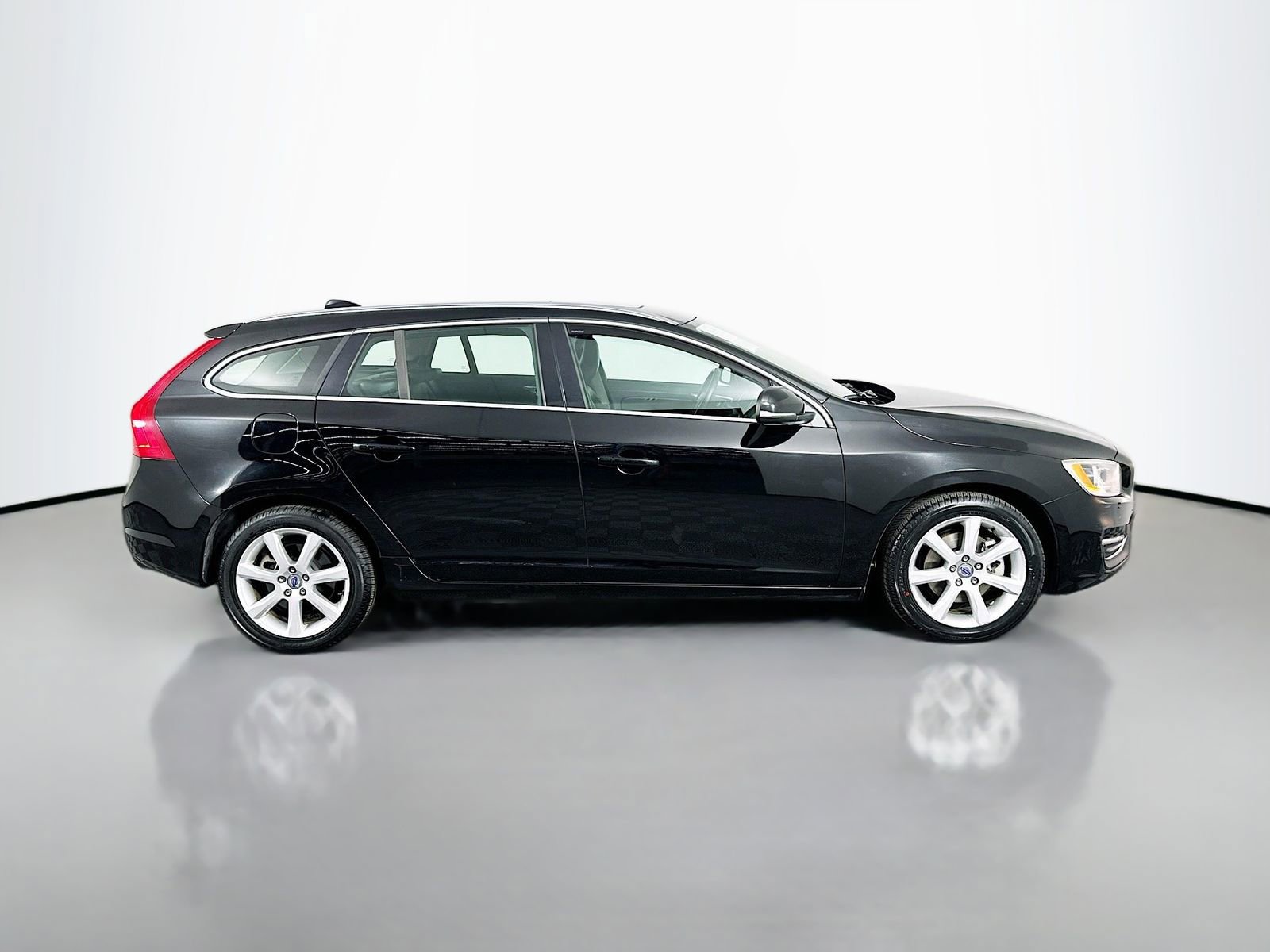 Used 2016 Volvo V60 T5 Premier image 8