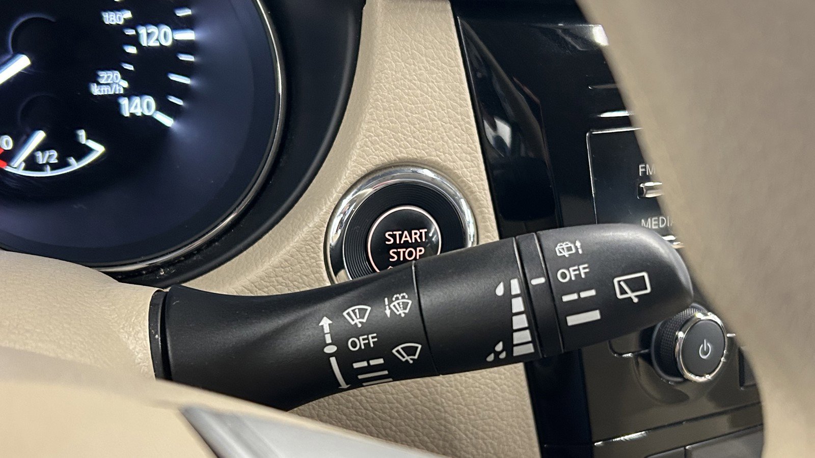 Used 2015 Nissan Rogue SV image 24