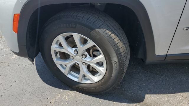Certified 2023 Jeep Grand Cherokee L Limited AWD/4WD image 4