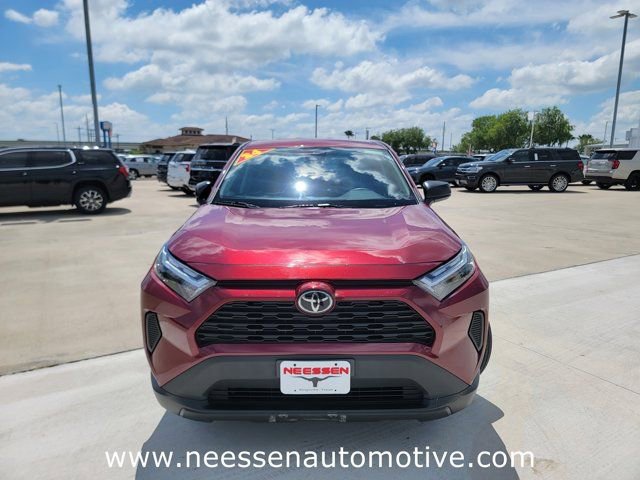 Used 2024 Toyota RAV4 LE AWD/4WD image 2