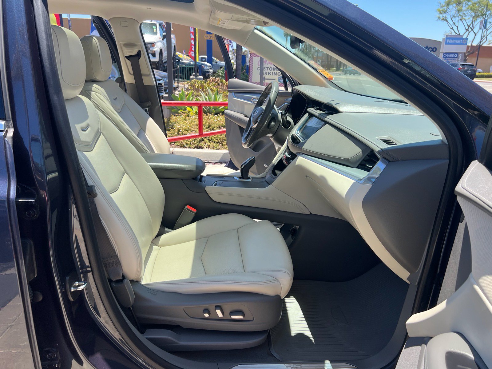 Used 2018 Cadillac XT5 Luxury w/ Driver Awareness Package AWD/4WD image 43