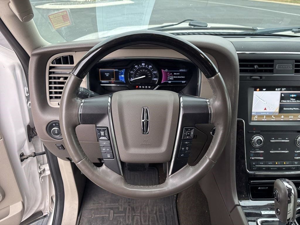 Used 2017 Lincoln Navigator Select image 13
