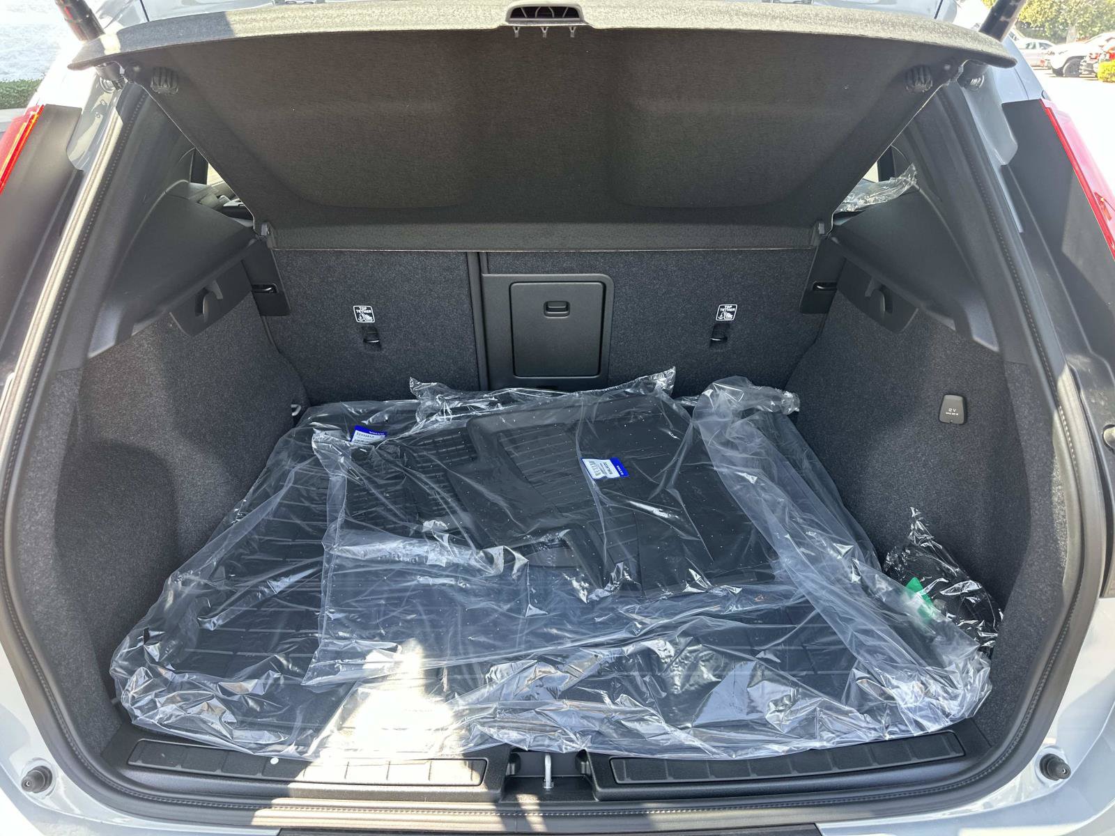 New 2026 Volvo XC40 B5 Plus w/ Protection Package Premier AWD/4WD image 18