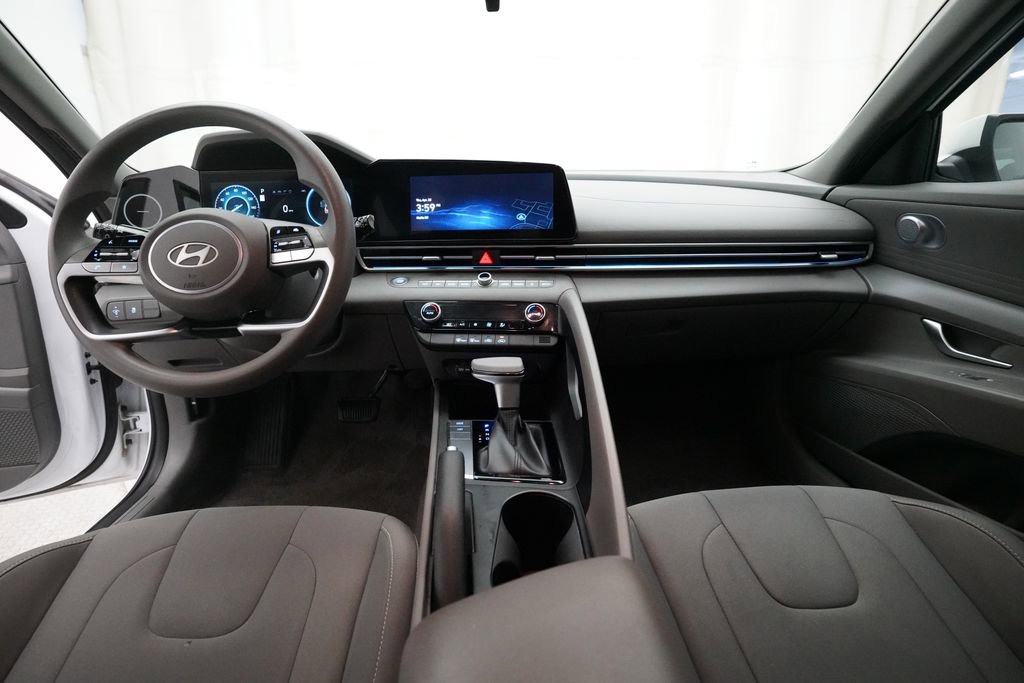 Used 2024 Hyundai Elantra SEL FWD image 5