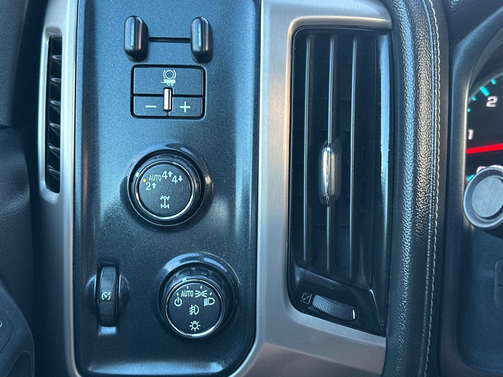 Used 2017 GMC Sierra 1500 Denali AWD/4WD image 30