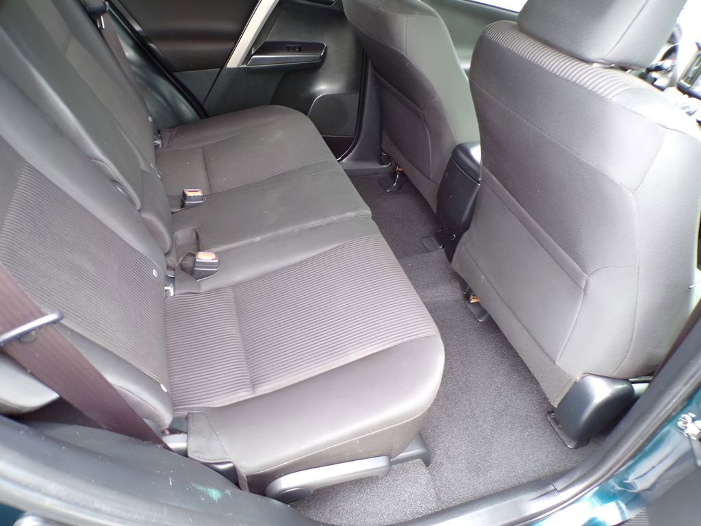 Used 2018 Toyota RAV4 LE image 7