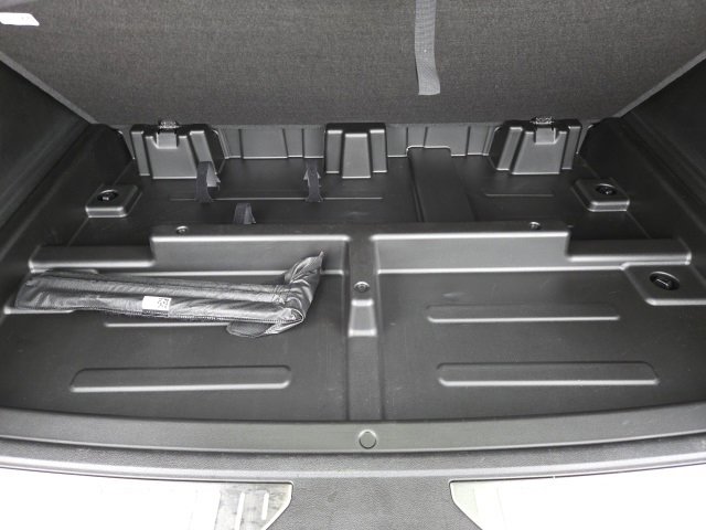 Used 2025 Chevrolet Suburban RST image 52