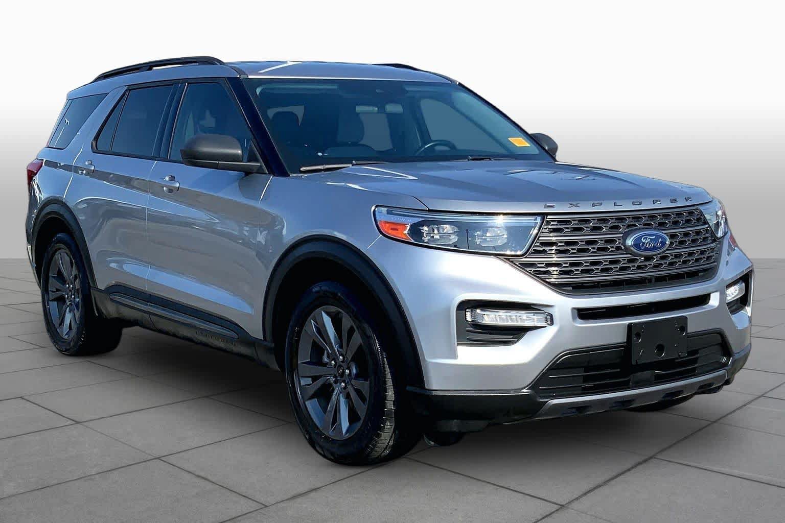 Certified 2021 Ford Explorer XLT w/ Equipment Group 202A RWD image 3