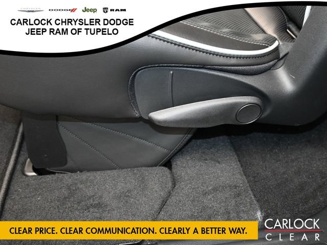 New 2026 Chrysler Pacifica Limited w/ Uconnect Theater Family Group FWD image 32