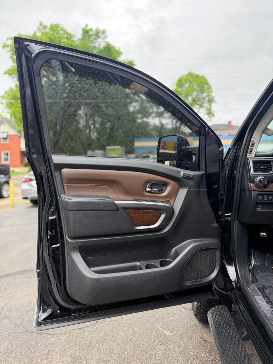 Used 2018 Nissan Titan Platinum Reserve w/ Platinum Utility Package AWD/4WD image 9
