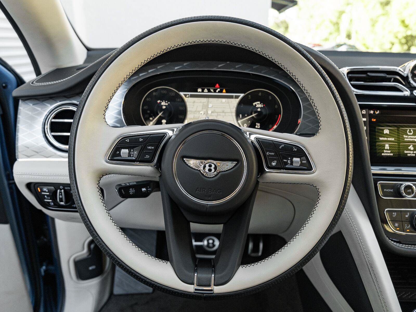 Used 2022 Bentley Bentayga AWD/4WD image 18