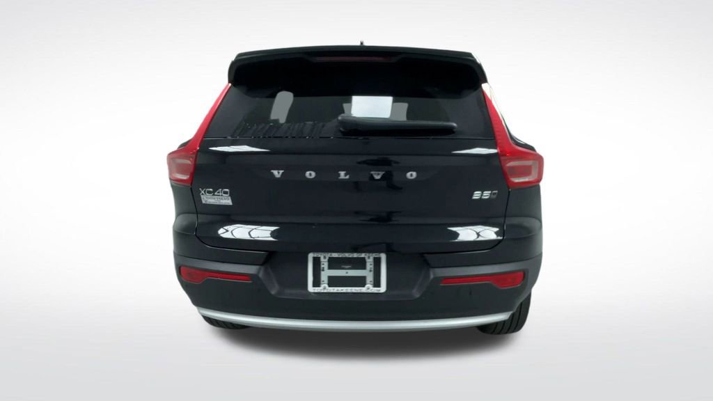 Used 2025 Volvo XC40 B5 Plus image 24