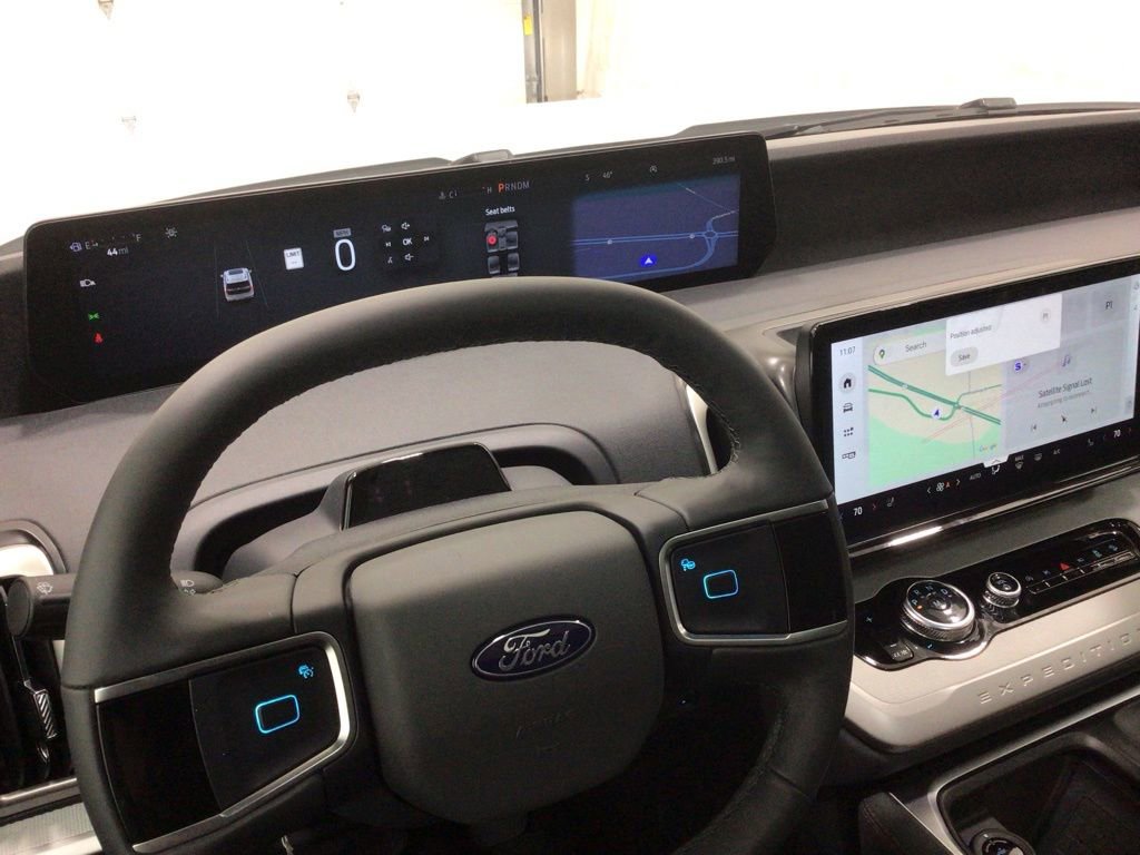 New 2025 Ford Expedition Active image 16