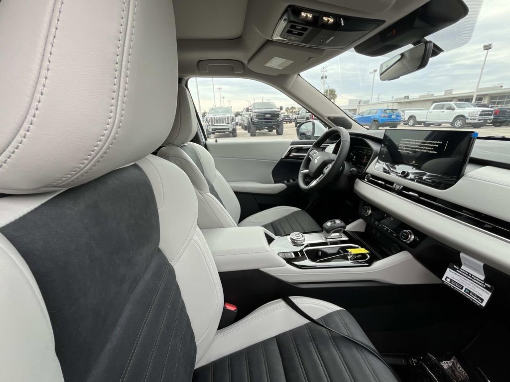 New 2026 Mitsubishi Outlander SE image 16