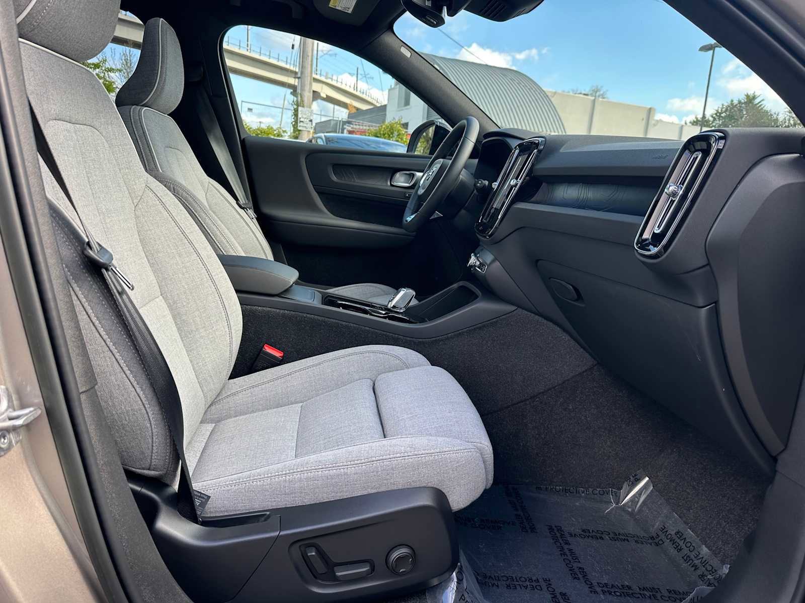 Used 2023 Volvo XC40 Recharge Ultimate image 10