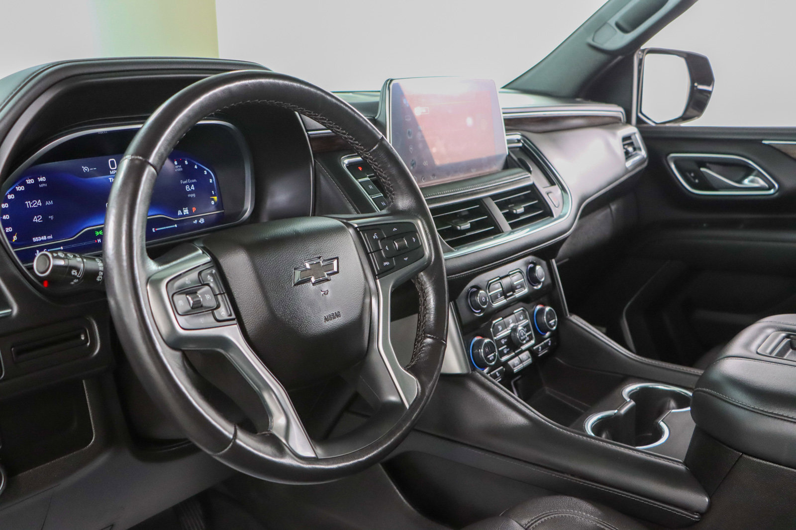 Used 2023 Chevrolet Tahoe Z71 w/ Luxury Package AWD/4WD image 26