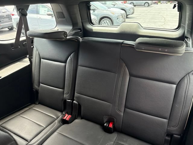 Used 2024 GMC Yukon XL SLT AWD/4WD image 16