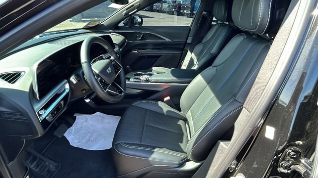 Used 2025 Cadillac Lyriq Luxury RWD image 17