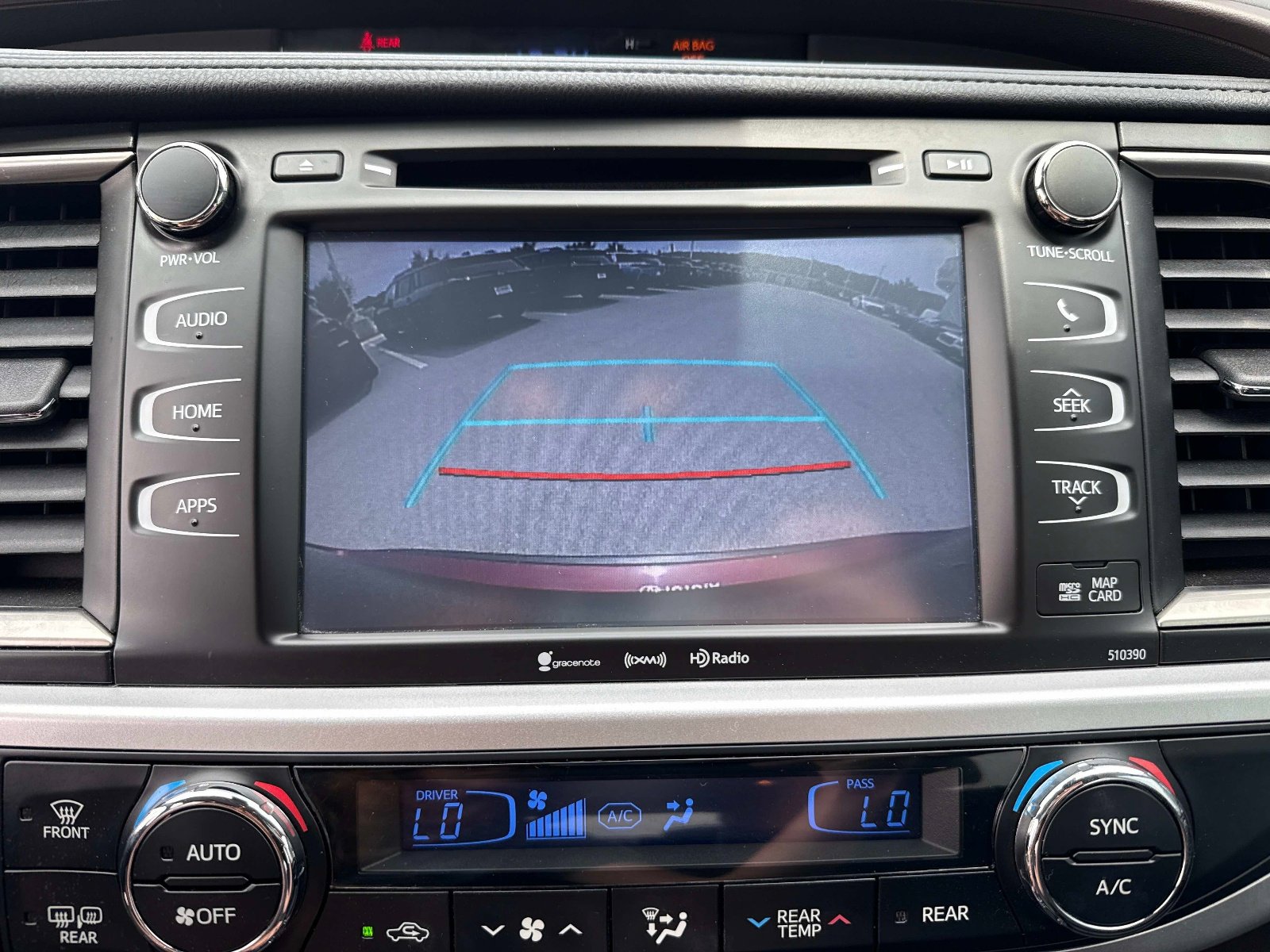 Used 2019 Toyota Highlander XLE AWD/4WD image 26