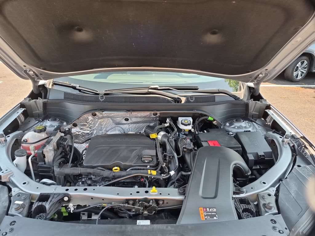 Used 2025 Chevrolet Trax LT w/ LT Convenience Package FWD image 34