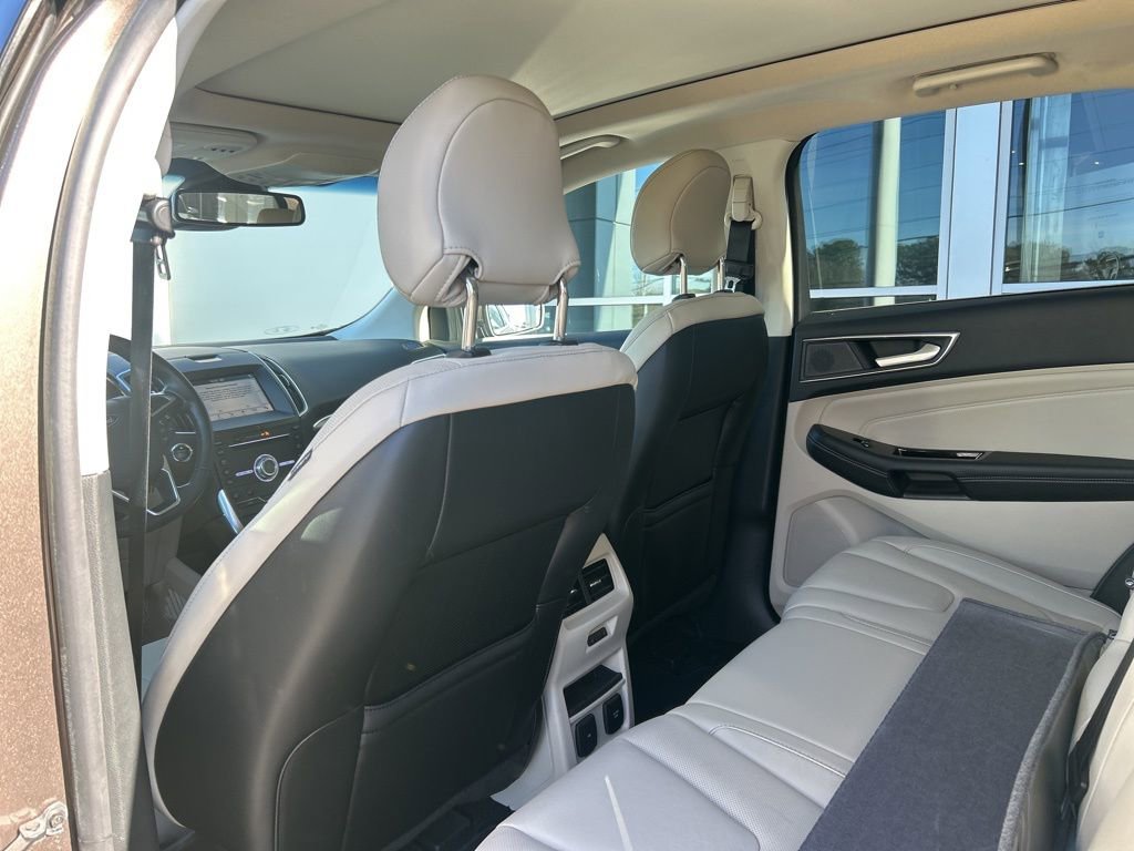Used 2019 Ford Edge Titanium w/ Equipment Group 301A image 4