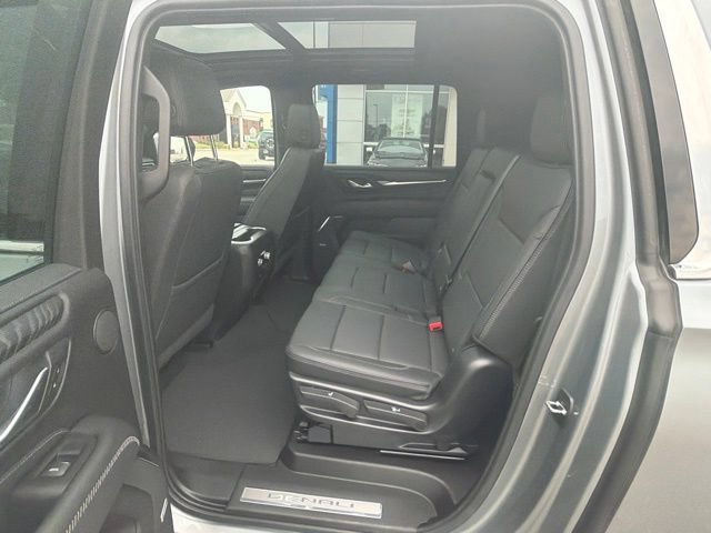 Used 2023 GMC Yukon XL Denali AWD/4WD image 10