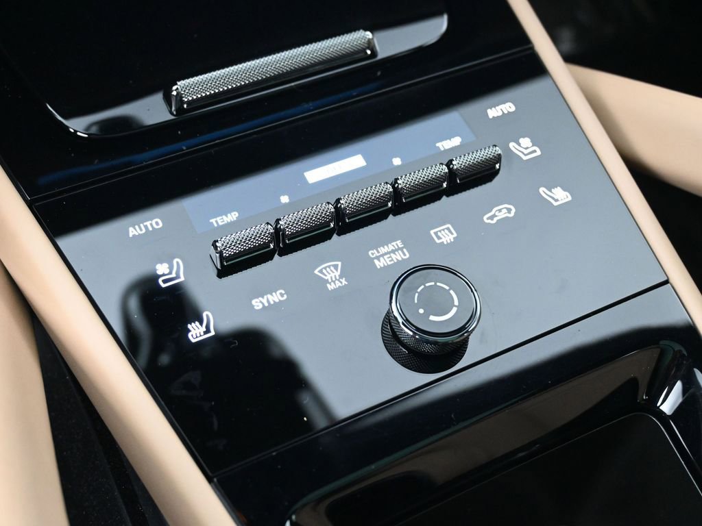 Certified 2024 Porsche Cayenne AWD/4WD image 24