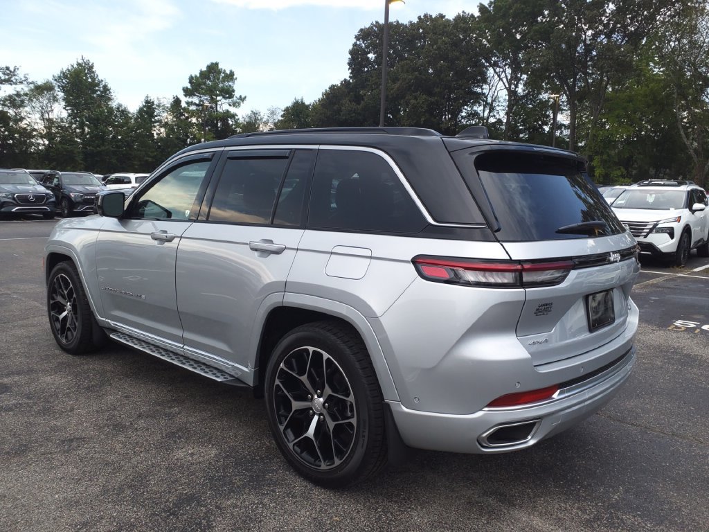 Used 2025 Jeep Grand Cherokee Summit AWD/4WD image 5