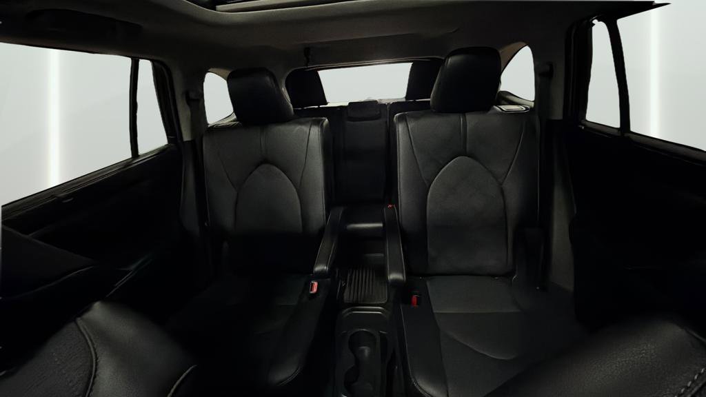 Used 2024 Toyota Highlander Platinum image 24
